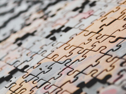 Pero, el autosabotaje resulta difícil de entender, salvo que conozcamos cómo actúan esos mecanismos mentales inconscientes que dan origen a esas acciones poco lógicas e incluso dañinas