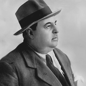 Libero Bovio, ante 1950. Maestro dell'espressione popolare e sentimentale, raccontò con autenticità l'anima di Napoli attraverso alcuni dei testi più celebri della sua tradizione musicale