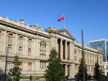 La Corte Suprema de Justicia de Chile es el máximo órgano jurisdiccional dentro de los tribunales integrantes del Poder Judicial chileno