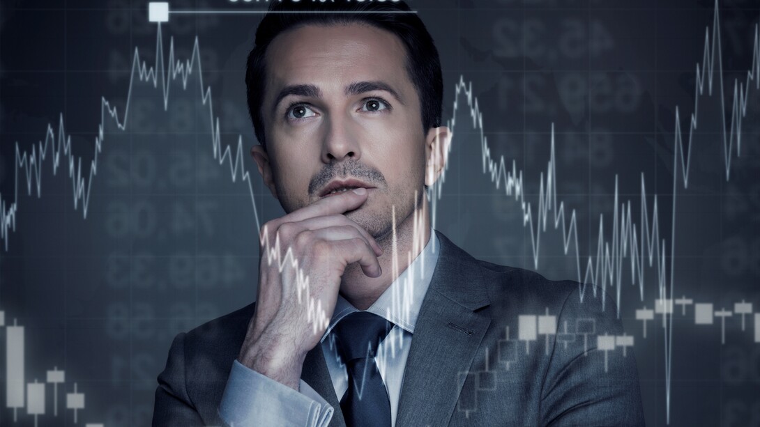 Un trader observando la evolución de algún valor en el mercado