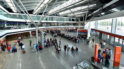 Mercoledì 10 settembre 2025, l’aeroporto internazionale di Varsavia è stato chiuso a causa dell’ingresso di droni russi nello spazio aereo polacco, provocando ritardi ai voli. Le difese aeree della Nato sono intervenute per intercettare i velivoli