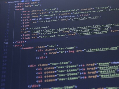 La programación y el diseño web son habilidades esenciales en el mundo digital actual, con aplicaciones en múltiples áreas de la tecnología