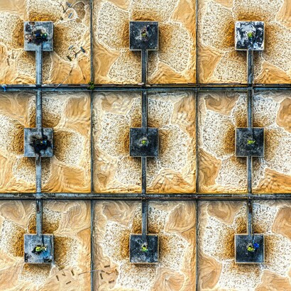 Vista aérea del uso del agua que realizan las industrias manufactureras y agrícolas en Serang, Indonesia