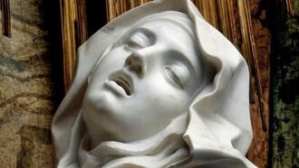 Particolare di L'Estasi di Santa Teresa. Un Barocco eterno, senza tempo e che appare puro e totale eccesso dell’umano verso l’assoluto che irrompe nel tempo e nel corpo