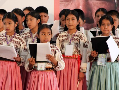 Coro de niñas indígenas