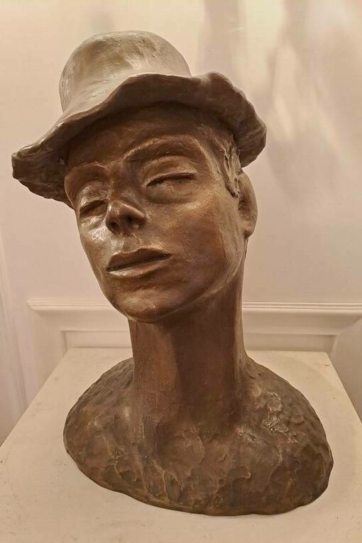 Opera di Annita Mechelli: Il sognatore, bronzo, cm 32x31, 1985