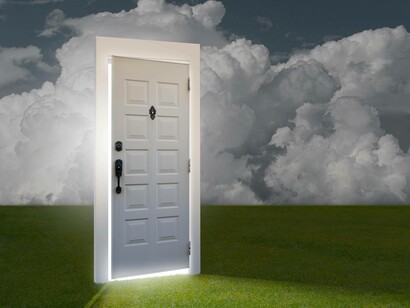 Porta che si apre su un nuovo mondo: "...bisogna in un certo senso uscire dalla cosiddetta zona di comfort per “addentrarsi” in un terreno che non è quello consueto..."