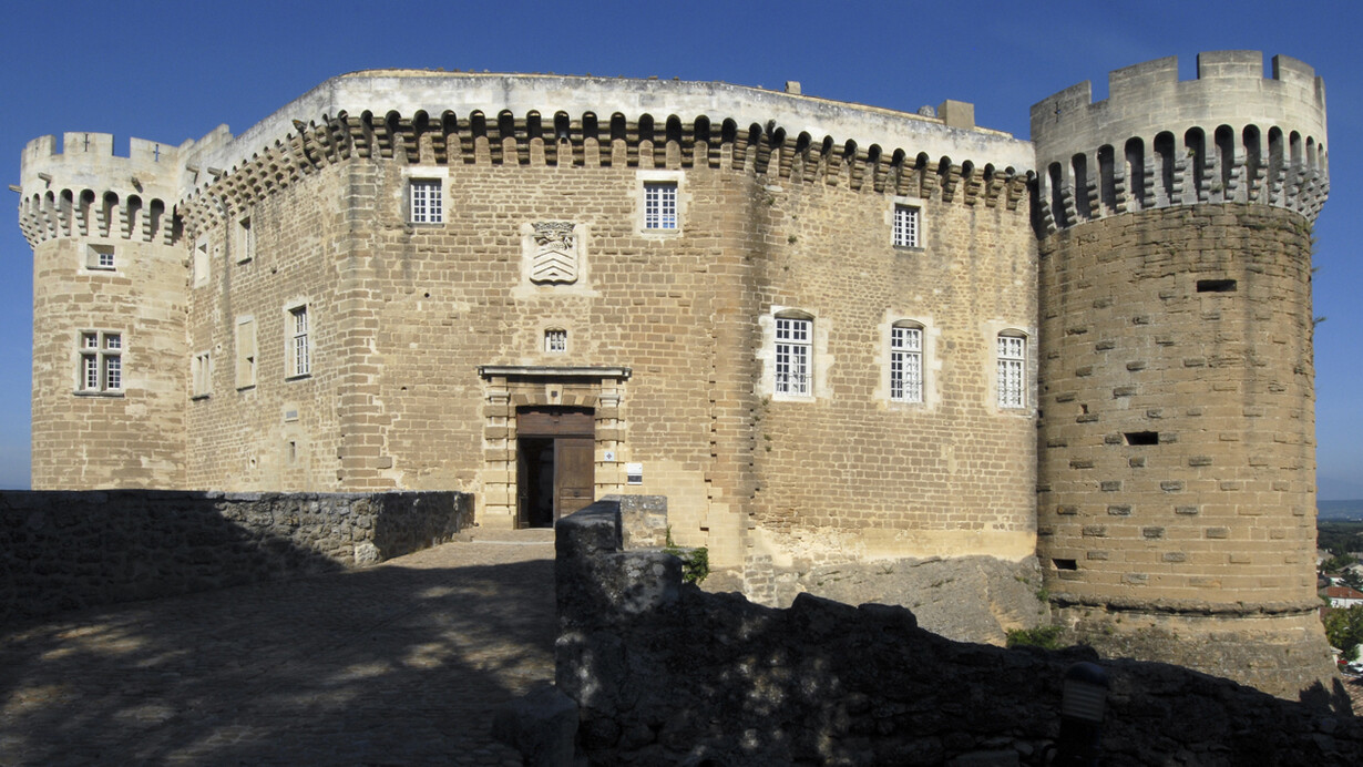 Châteaux de Suze-la-Rousse. La façade ouest. © Emmanuel Georges