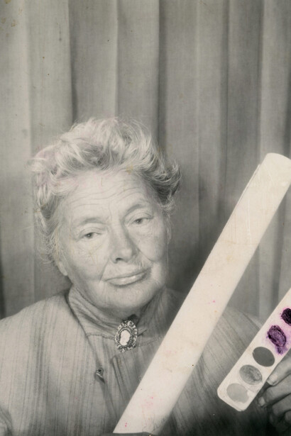 Lee Godie, Lee in a large hate (detail). Courtesy of American Folk Art Museum