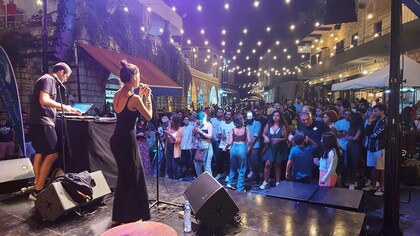 Live and free musical gig in Meydan, the center of Hammana town in Lebanon