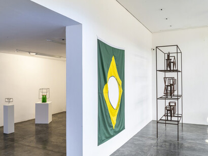 Introdução à Teoria dos Opostos Absolutos. Courtesy of Galeria Nara Roesler 
