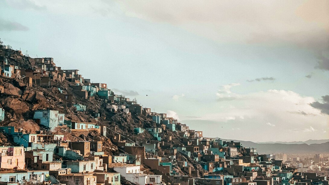 Epistemicidio: expresa la idea del proceso de destrucción creativa de conocimientos, saberes y culturas no asimilados por la cultura blanca/occidental, promovido por la ciencia moderna en defensa de su estatus privilegiado en esencia.