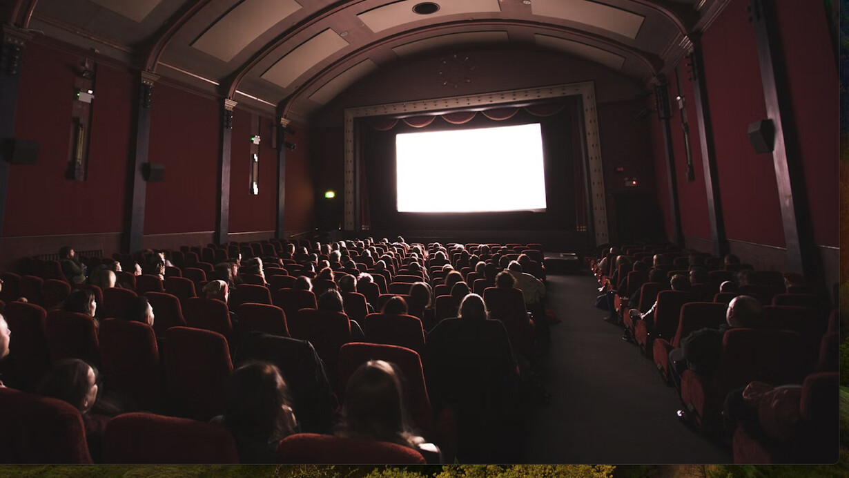 En el cine con el teléfono prendido