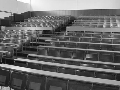 La matrícula de la universidad española no va por rédito, sino que se paga por asignatura