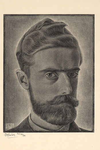 Maurits Cornelis Escher
Autoritratto, 1929
Litografia, 26×20,3 cm
Collezione privata, Italia
All M.C. Escher works © 2019 The M.C. Escher Company The Netherlands. All rights reserved