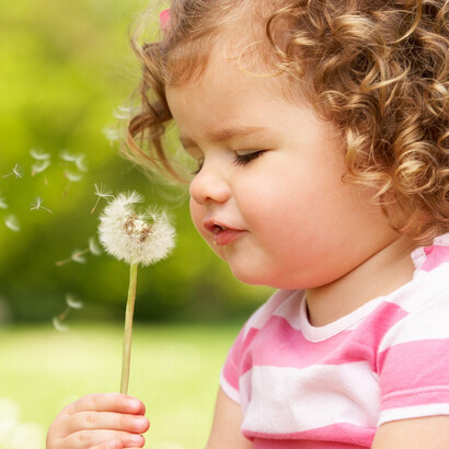 A “menina boazinha" foi treinada para agradar