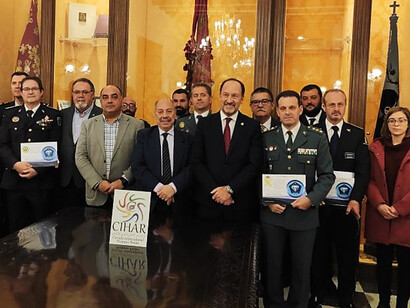 Entrega de la medalla de diamante del CIHAR a los cuerpos de emergencia y fuerzas de seguridad del sureste español