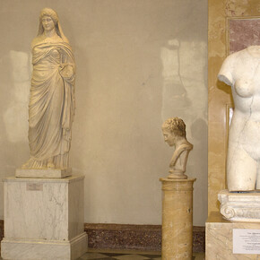 The Art of Ancient Greece, Exhibition view. Courtesy of The State Hermitage Museum