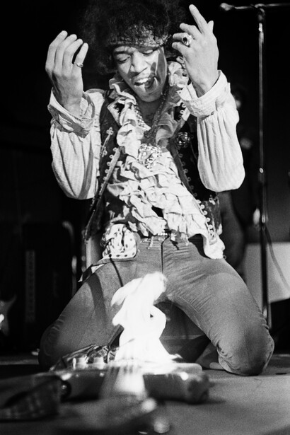 Ed Caraeff, Hendrix At Monterey, Gelatin silver print, 40.6 x 50.8 cm, © Ed Caraeff _ Iconic Images