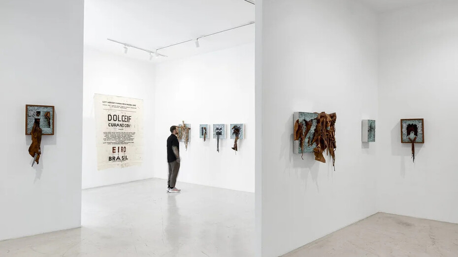 Helô Sanvoy, Cycles, strata, and das passagen-werk, exhibition view. Courtesy of Aura Galeria