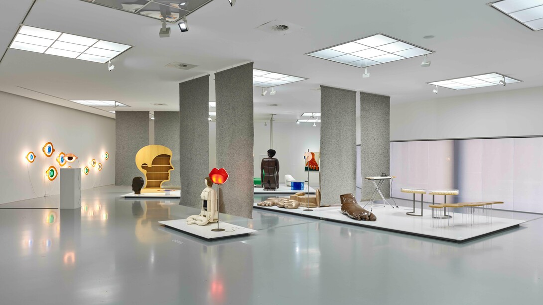 Nicola L., When the Earth turned the other way, exhibition view. Courtesy of M HKA