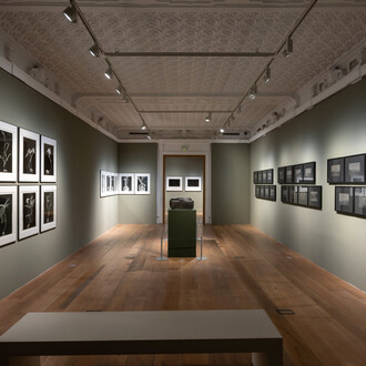 Varios artistas, Espectros. Enigmas de la mirada, vista de exhibición. Cortesía de la Fundación Casa de México en España