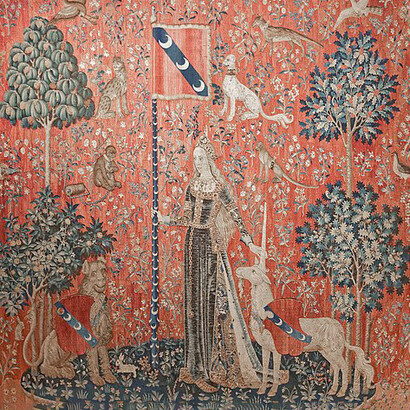 Unicorno. Il mitico animale che secondo una lettura grossolana è il semplice depositario del simbolo fallico del corno, secondo l’enigmatica interpretazione opposta è simbolo, invece, di castità