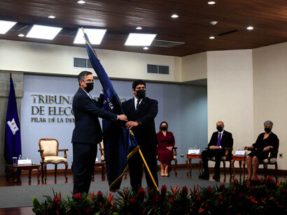 El presidente Alvarado entrega al Tribunal Supremo de Elecciones mando de la Fuerza Pública y de la Policía de Tránsito el 6 de octubre de 2021