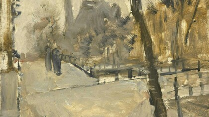 Dos mujeres recorren un barrio antiguo en busca de una casa que persiste más en la memoria que en los mapas