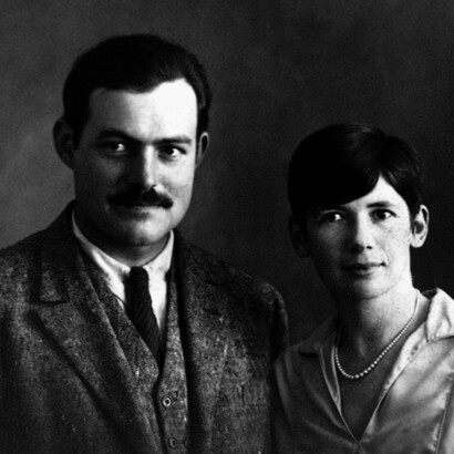 Hemingway nel 1927 con la seconda moglie Pauline