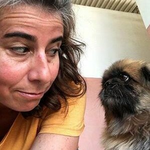 Patricia olha para o seu novo (e um pouco triste) amigo