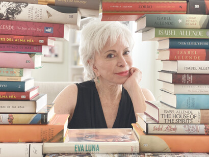 Isabel Allende Llona es una escritora chilena. Desde 2004 es miembro de la Academia Estadounidense de las Artes y las Letras. Obtuvo el Premio Nacional de Literatura de Chile en 2010