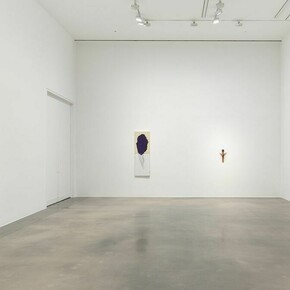 Takesada Matsutani, Shifting boundaries, exhibition view. Courtesy of Hauser & Wirth Gallery