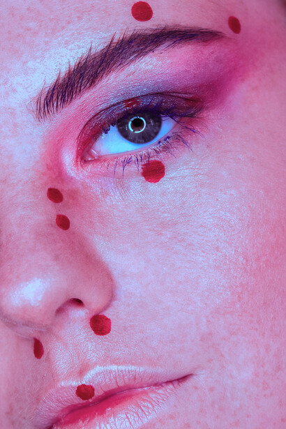 Modelo en una prueba de maquillaje