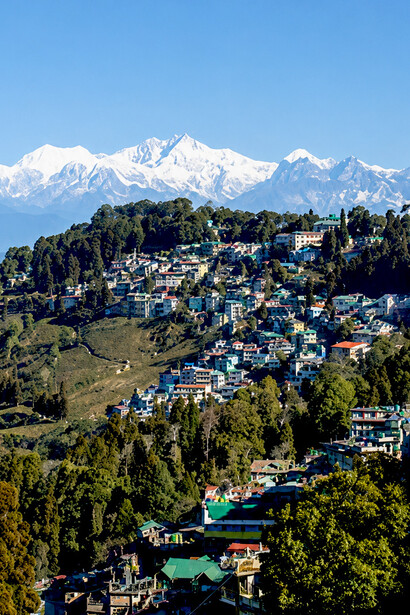 Lamgara is a serene and picturesque hill settlement in Uttarakhand's Almora district. Located about 17 kilometres east of Almora at an elevation of 1,800–1,900 metres, it offers an authentic glimpse into Kumaoni village life amid pine forests, terraced fields, and sweeping Himalayan vistas