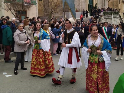 The regions of Abruzzo, Apulia, Basilicata, Calabria, Campania, Molise and Sicily number approximately a 300,000 strong and vibrant Albanian-speaking community