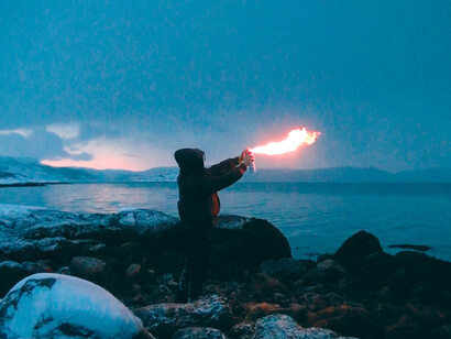 Stefano Cagol, Evoke Provoke (the border), 2011. Lambda print, silicone, perspex, dibond, 90 x 160 cm, video still da video HD, 20 min. (loop). Regione di Barents, Norvegia. Realizzato col supporto di Pikene på Broen. Courtesy l’artista
