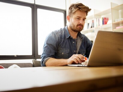 Navegando por internet desde la oficina