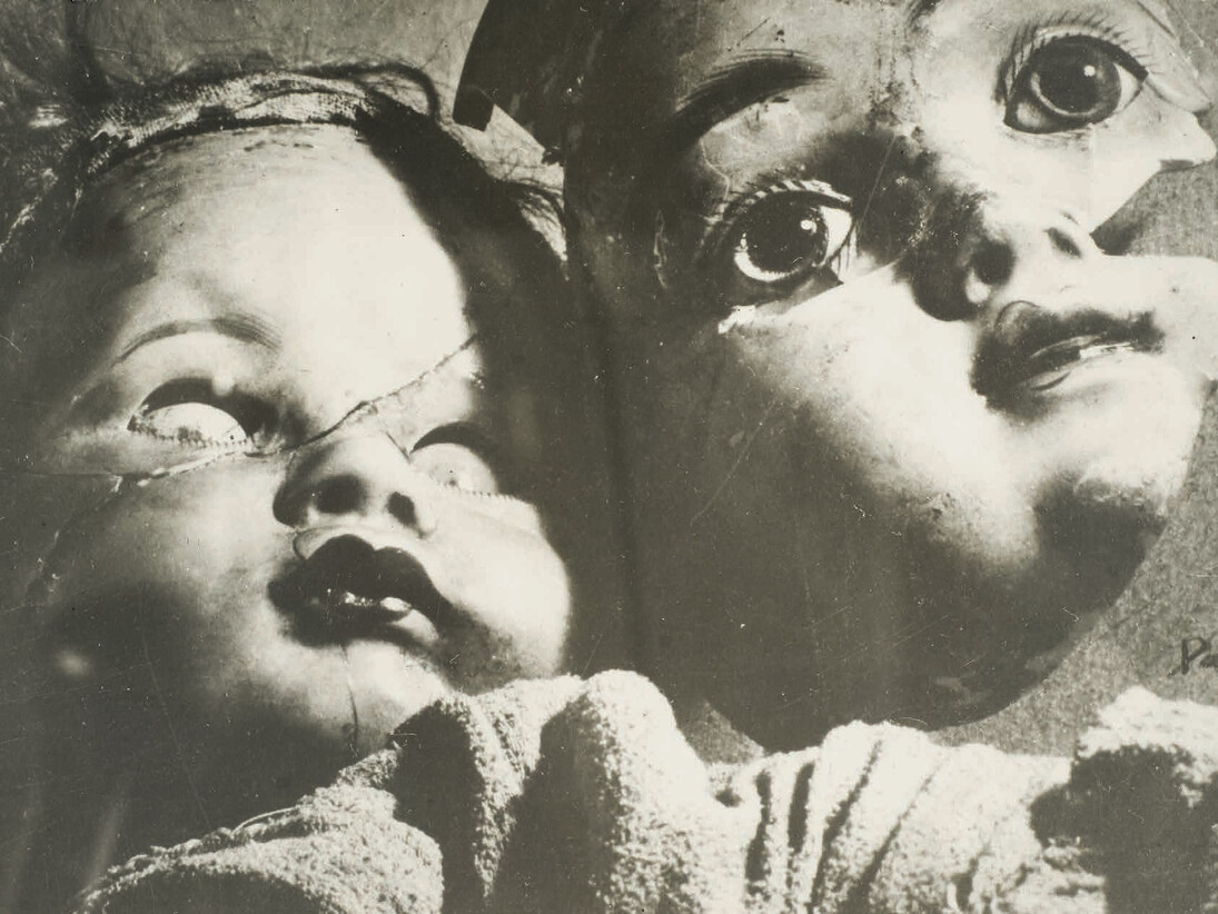 Kati Horna, Untitled, série Muñecas del miedo series [Dolls of Fear], Paris, 1939, Gelatin silver print, 15.3 x 22.8 cm, Archivo Privado de Fotografía y Gráfica Kati y José Horna, © 2005 Ana María Norah Horna y Fernández