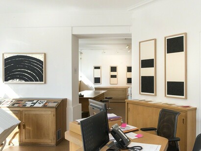 Richard Serra, Reversal. Courtesy of Lelong