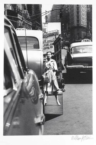 William Klein, Times Square + Mirror, NY (Vogue), 1962. Platinum palladium print, printed later, 77 x 56,5 cm. Edition of 20
signed in pencil on print recto, numbered in pencil on print verso. Courtesy of Fifty One Too