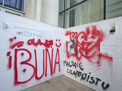 Mischa Kuball, If walls could tell, exhibition view. Courtesy of National Museum of Contemporary Art