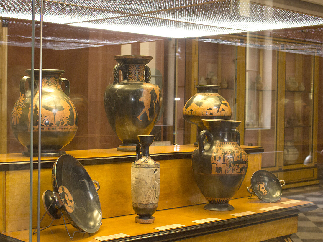 The Art of Ancient Greece, Exhibition view. Courtesy of The State Hermitage Museum