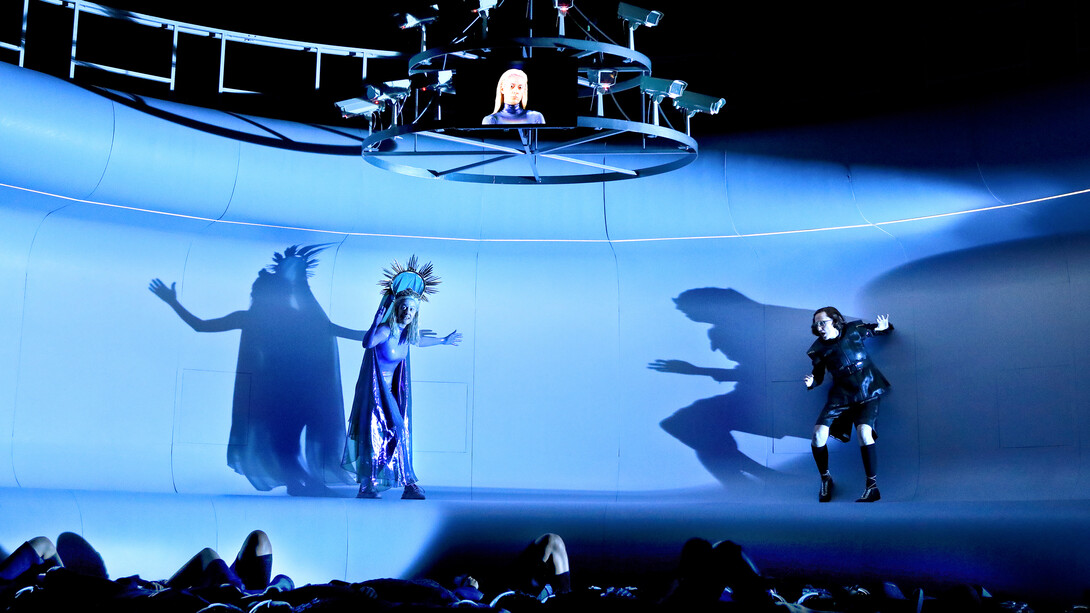 Die fliegen (The flies). Courtesy of Residenztheater