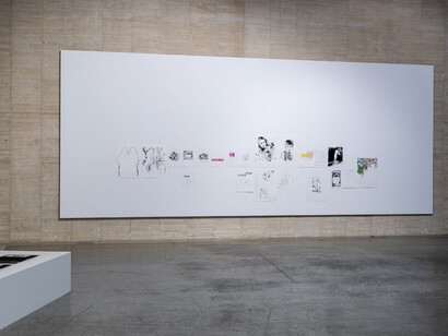 Varios artistas, Así como suceden las cosas, también nada sucede, vista de exhibición. Cortesía del MUSAC