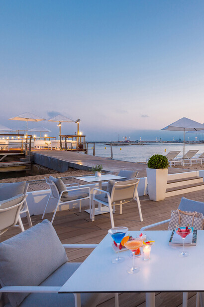 Hôtel Barrière Le Majestic, terrace