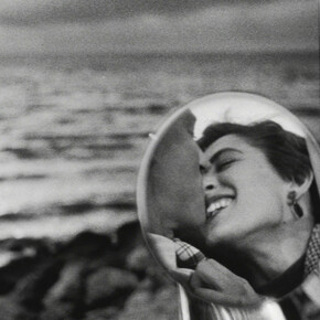 California 1955 © Elliott Erwitt / Magnum Photos courtesy Huxley-Parlour Gallery