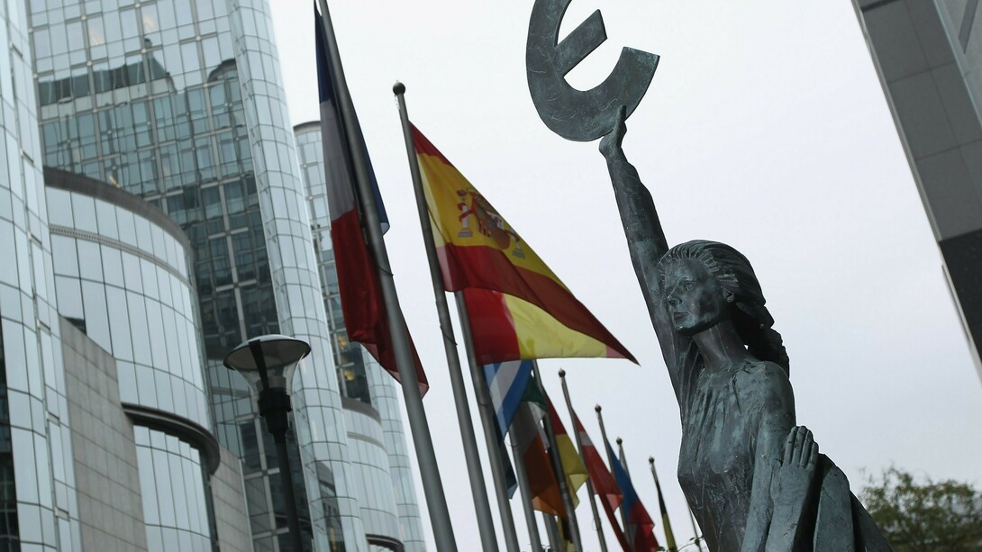 Bandera española en la sede de la Unión Europea en Bruselas