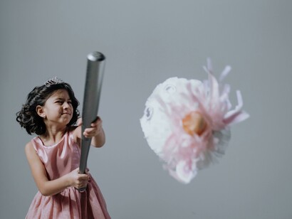Se cree que la tradición de las piñatas proviene de China, donde se utilizaban figuras de animales de papel rellenas de semillas para celebrar el año nuevo