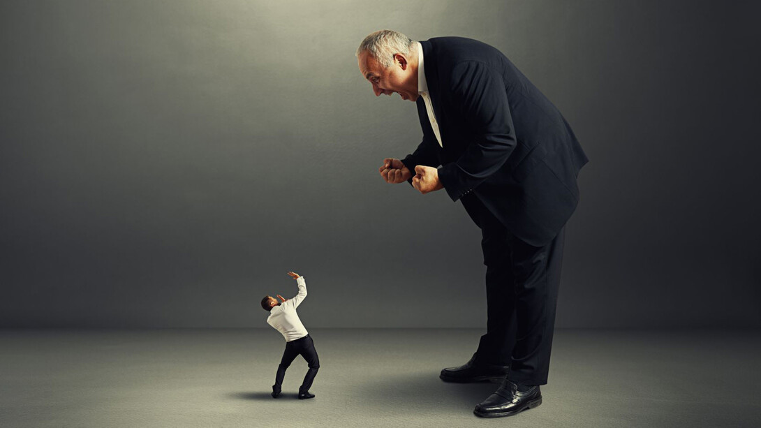 Gritar a los empleados en una forma de intimidación